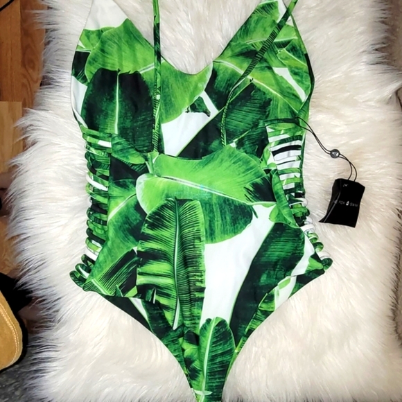 NWT Stone Fox Swim One piece 🌴 - Picture 3 of 7